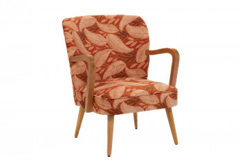 fauteuil rétro orange et accoudoirs en bois